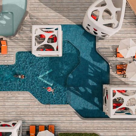 V Hotel Dubai, Curio Collection By Hilton Luaran gambar 3D rendering of a pool