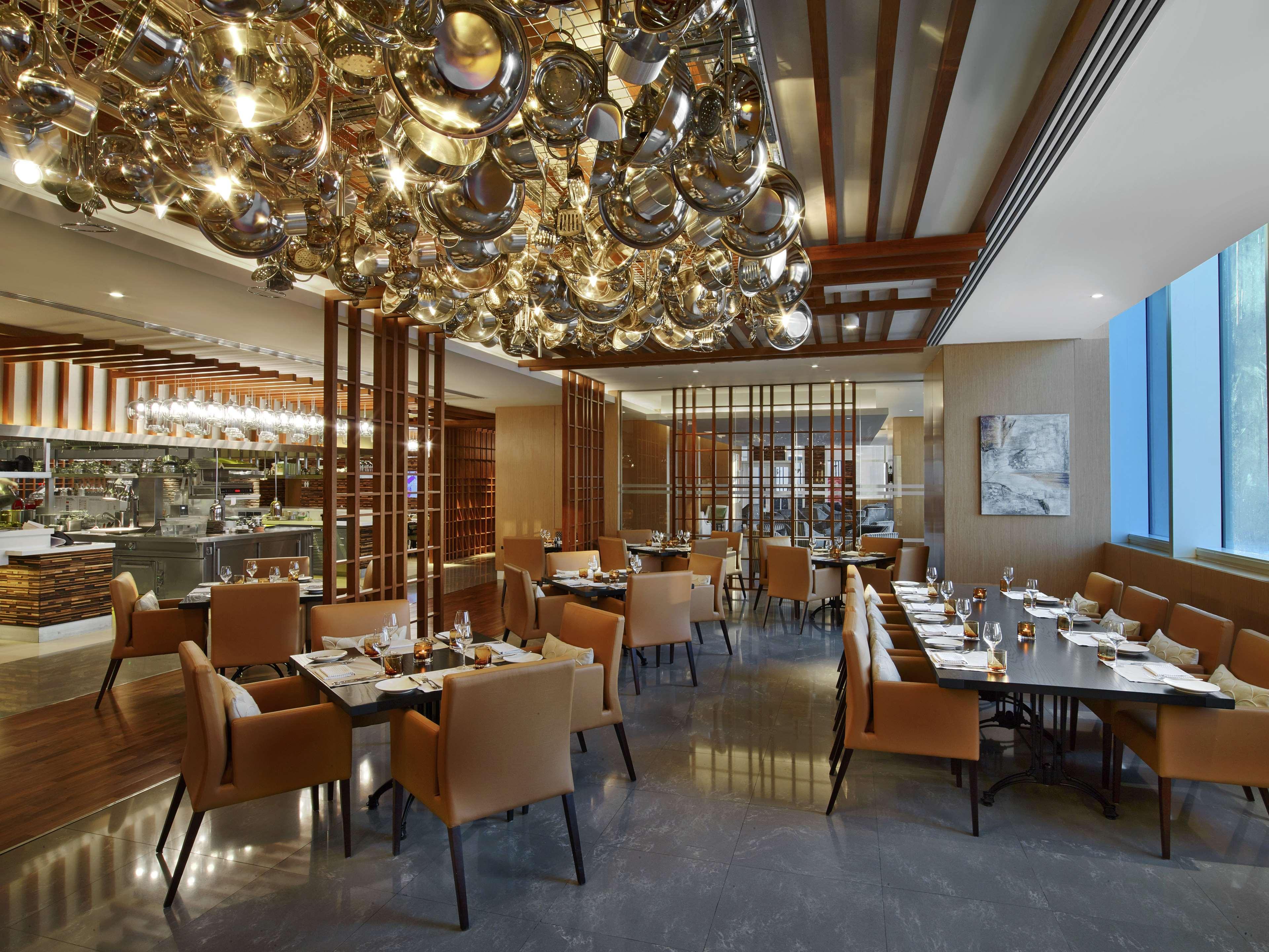 V Hotel Dubai, Curio Collection By Hilton Luaran gambar The restaurant