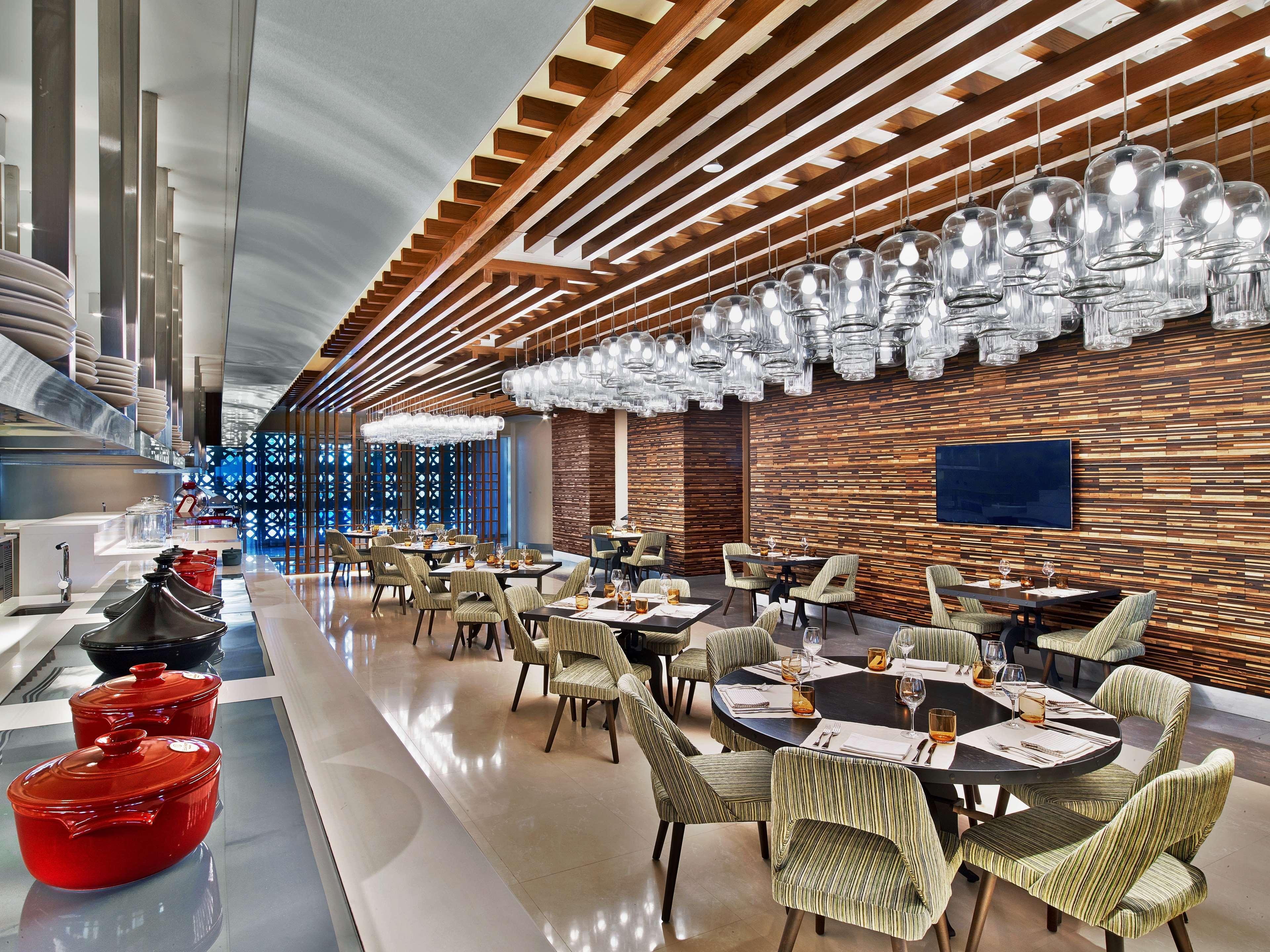 V Hotel Dubai, Curio Collection By Hilton Luaran gambar The restaurant