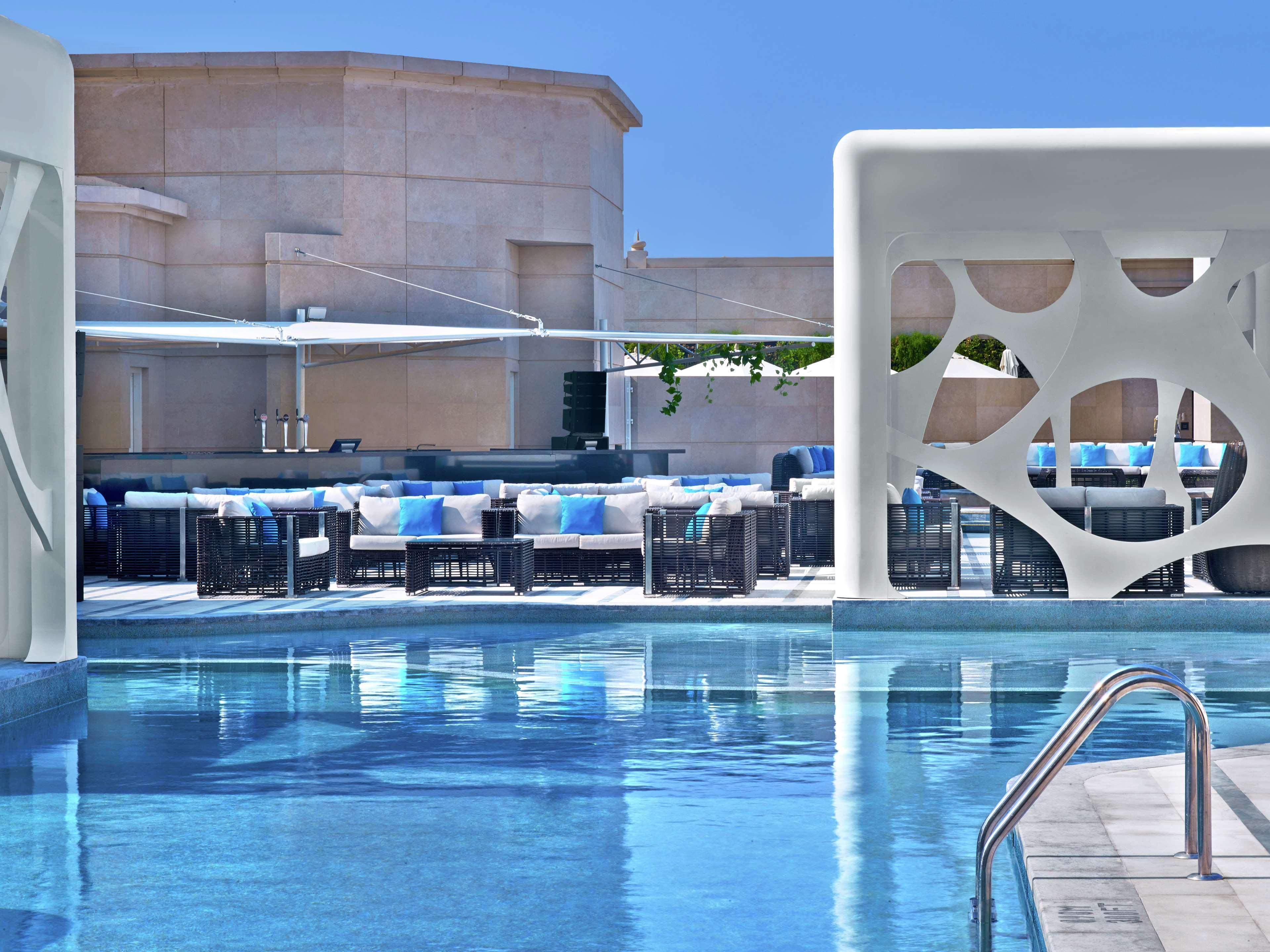 V Hotel Dubai, Curio Collection By Hilton Luaran gambar The rooftop pool at the W Hollywood