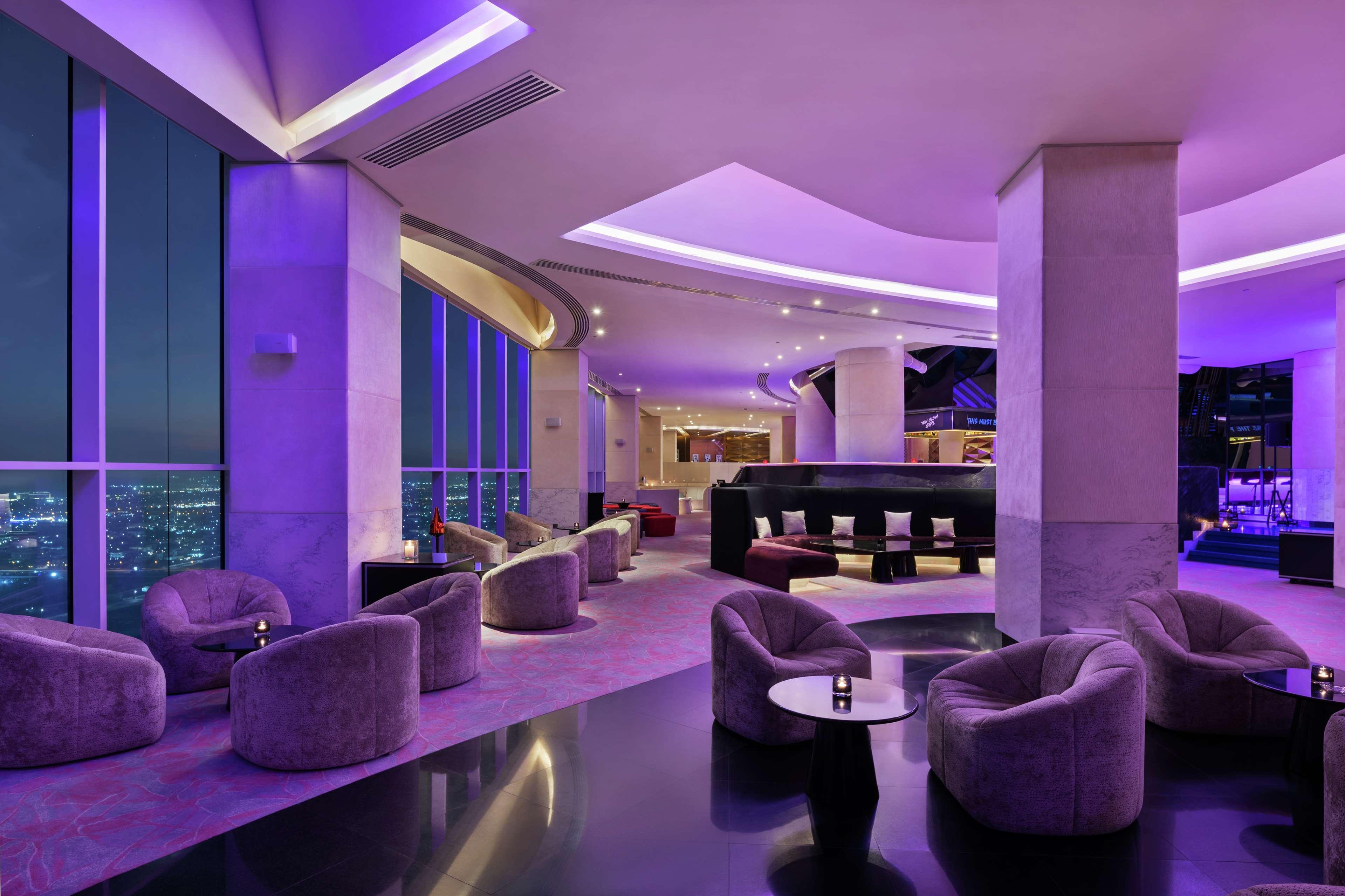 V Hotel Dubai, Curio Collection By Hilton Luaran gambar The bar at the 39th floor