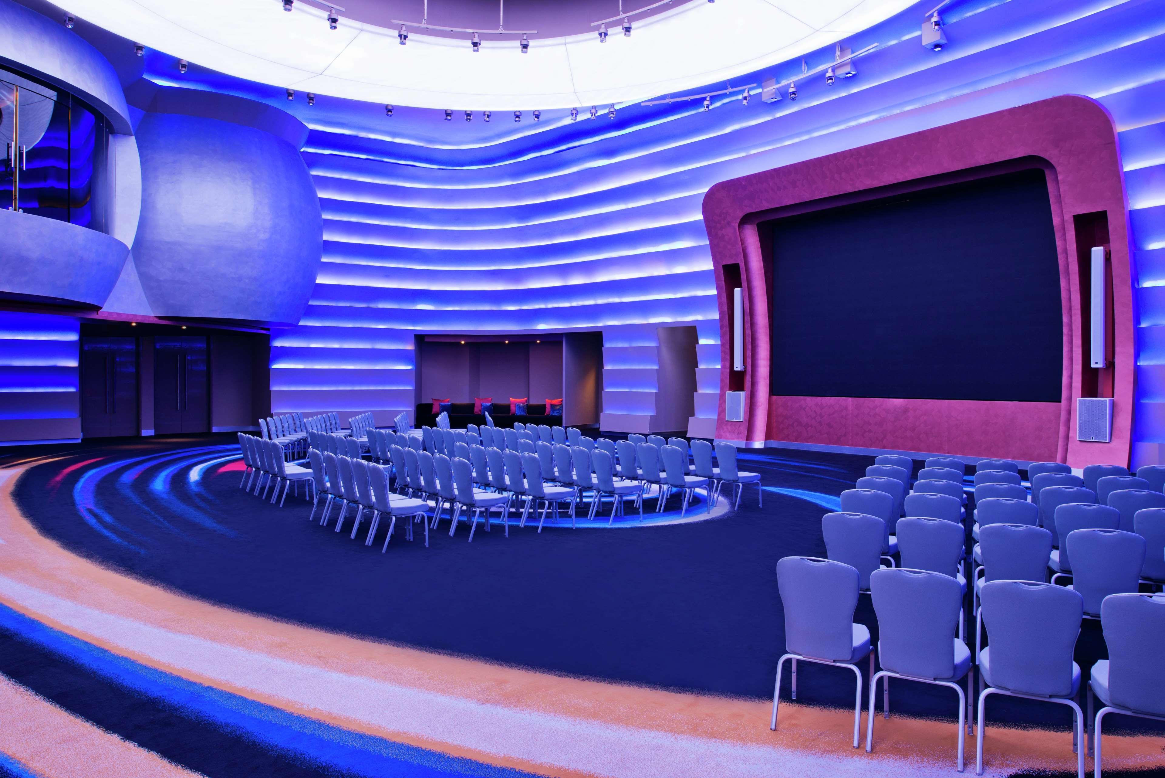 V Hotel Dubai, Curio Collection By Hilton Luaran gambar The main auditorium