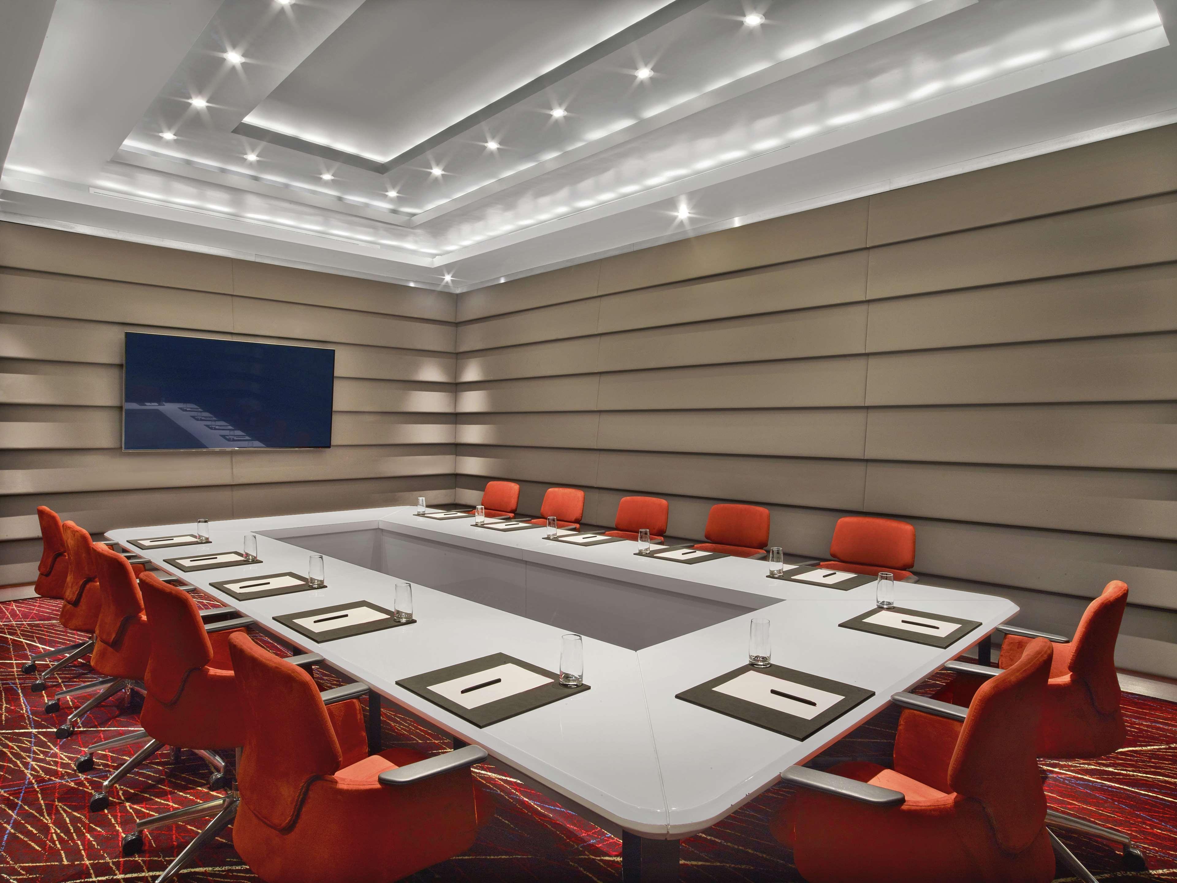 V Hotel Dubai, Curio Collection By Hilton Luaran gambar Meeting room
