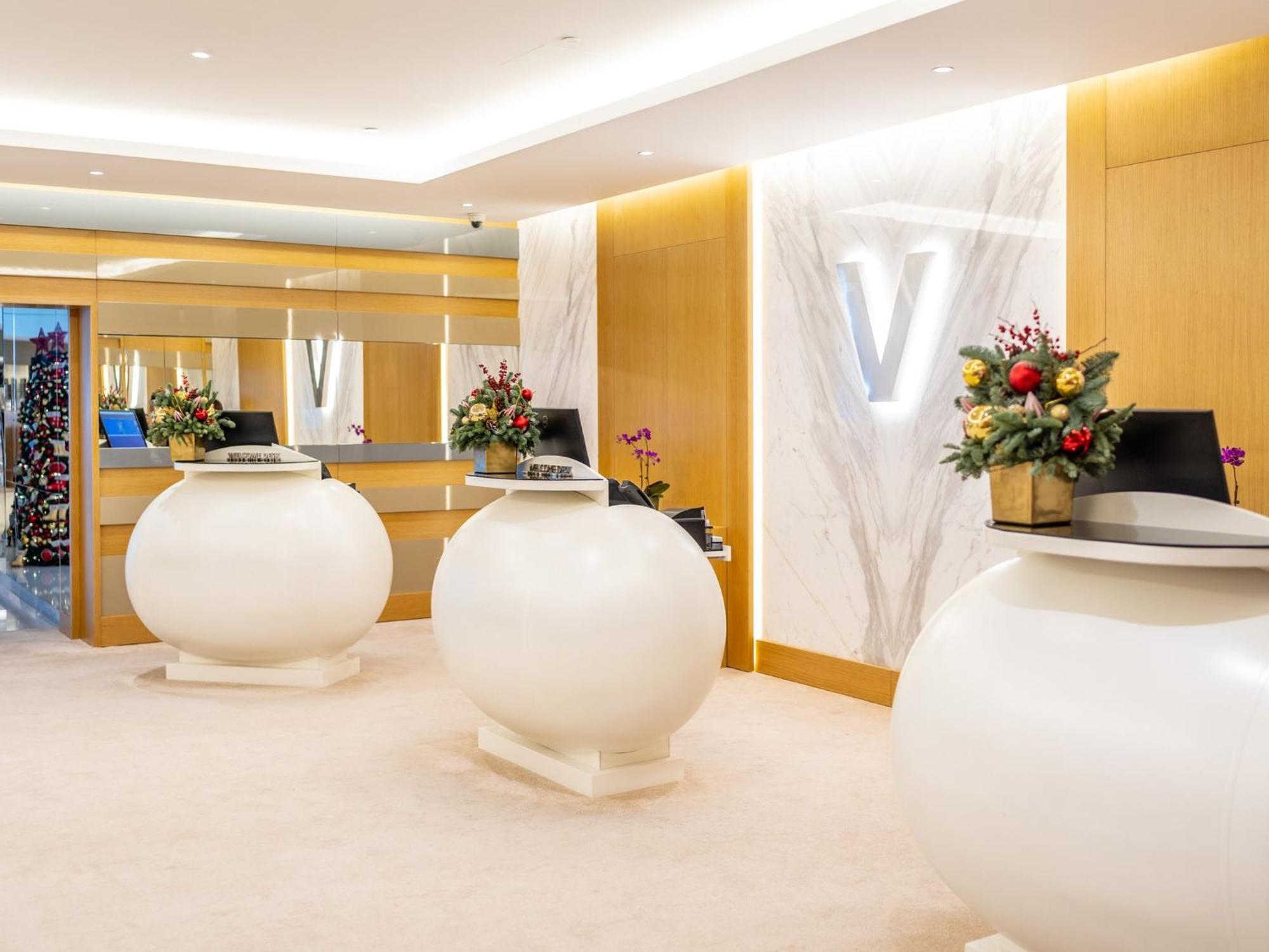 V Hotel Dubai, Curio Collection By Hilton Luaran gambar Reception at the hotel