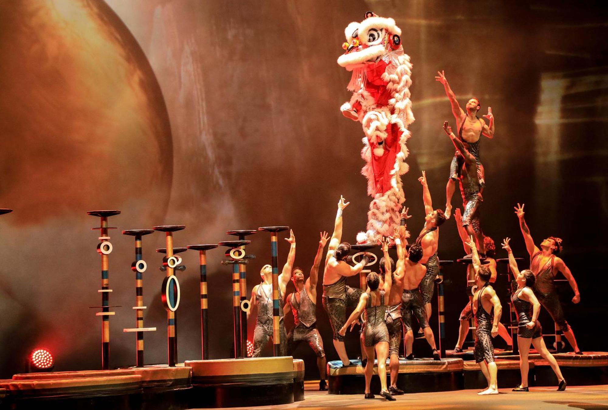V Hotel Dubai, Curio Collection By Hilton Luaran gambar The Chinese National Circus