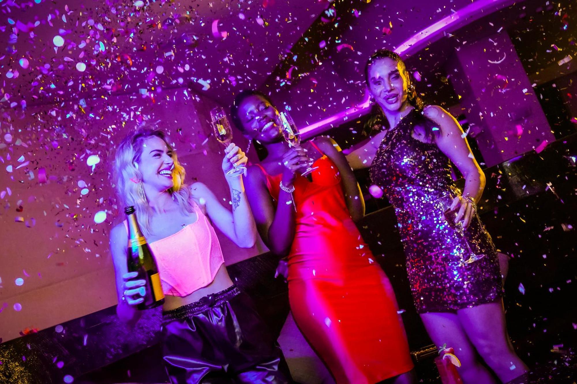 V Hotel Dubai, Curio Collection By Hilton Luaran gambar A nightclub in Cape Town