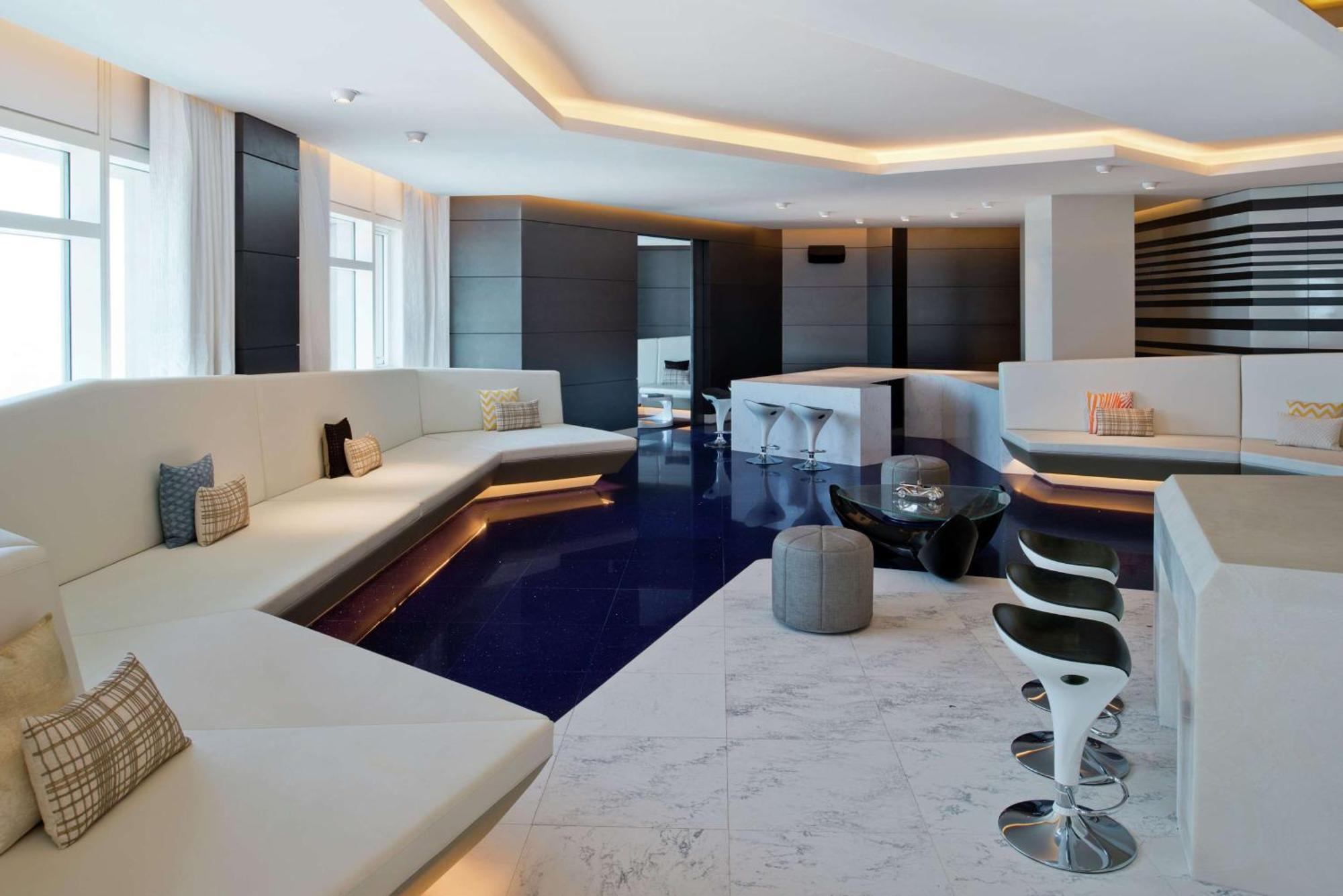 V Hotel Dubai, Curio Collection By Hilton Luaran gambar The interior of a suite at the Mandarin Oriental, Munich