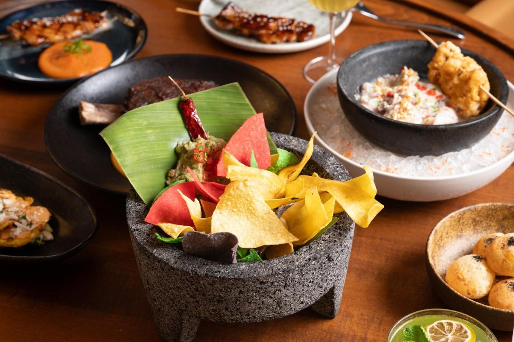 V Hotel Dubai, Curio Collection By Hilton Luaran gambar A selection of dishes at the restaurant