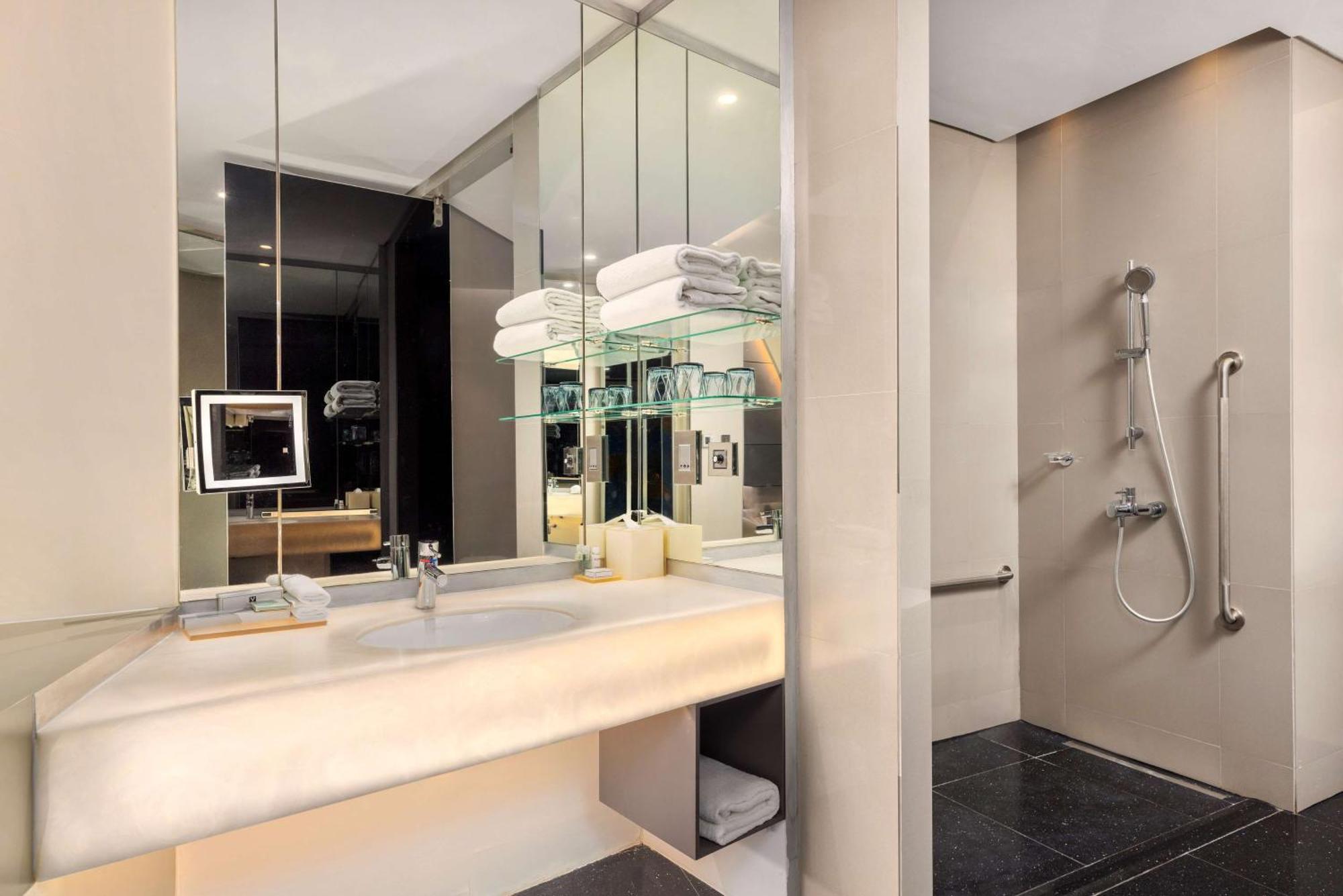 V Hotel Dubai, Curio Collection By Hilton Luaran gambar